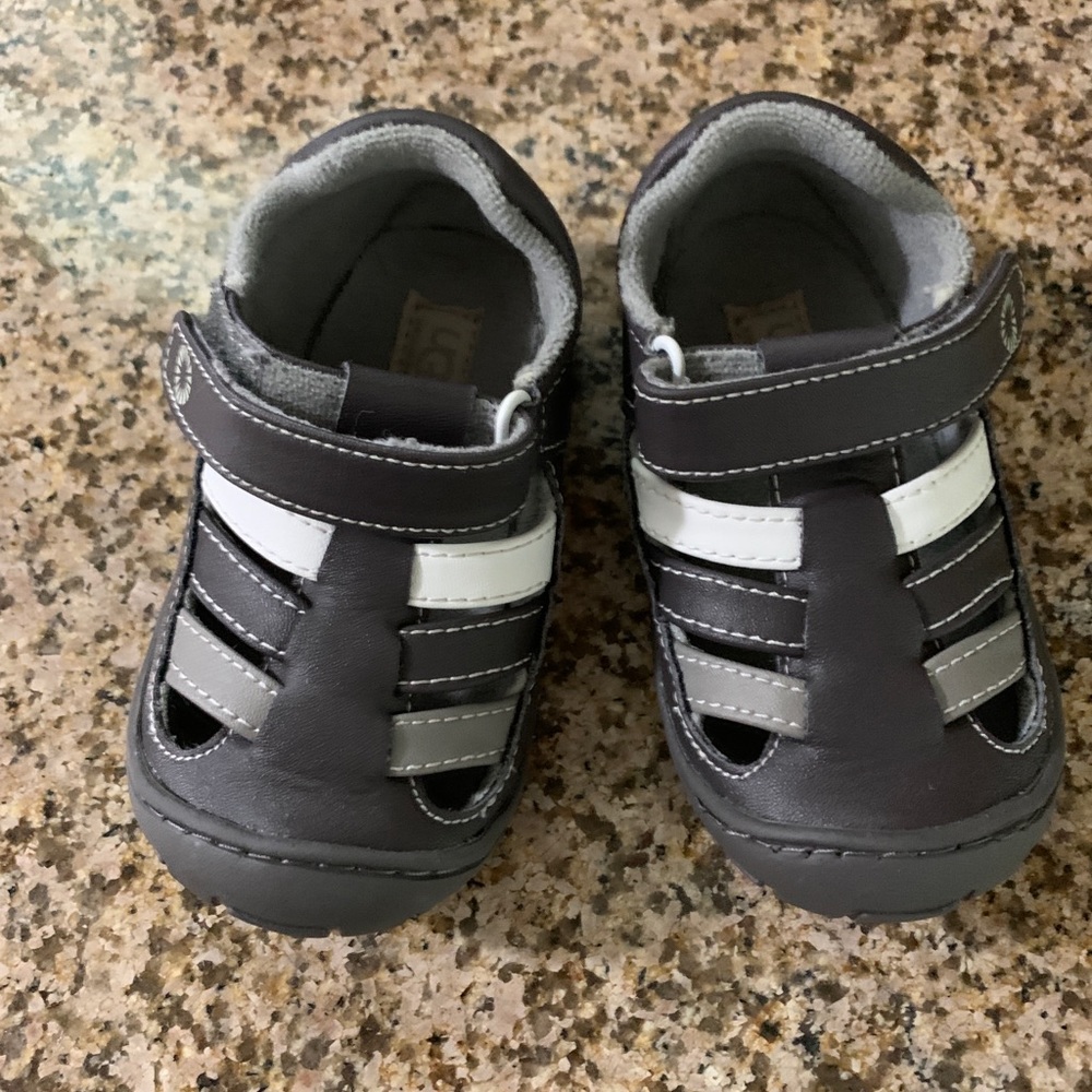 SALE! EUC Toddler UGG Sandals
